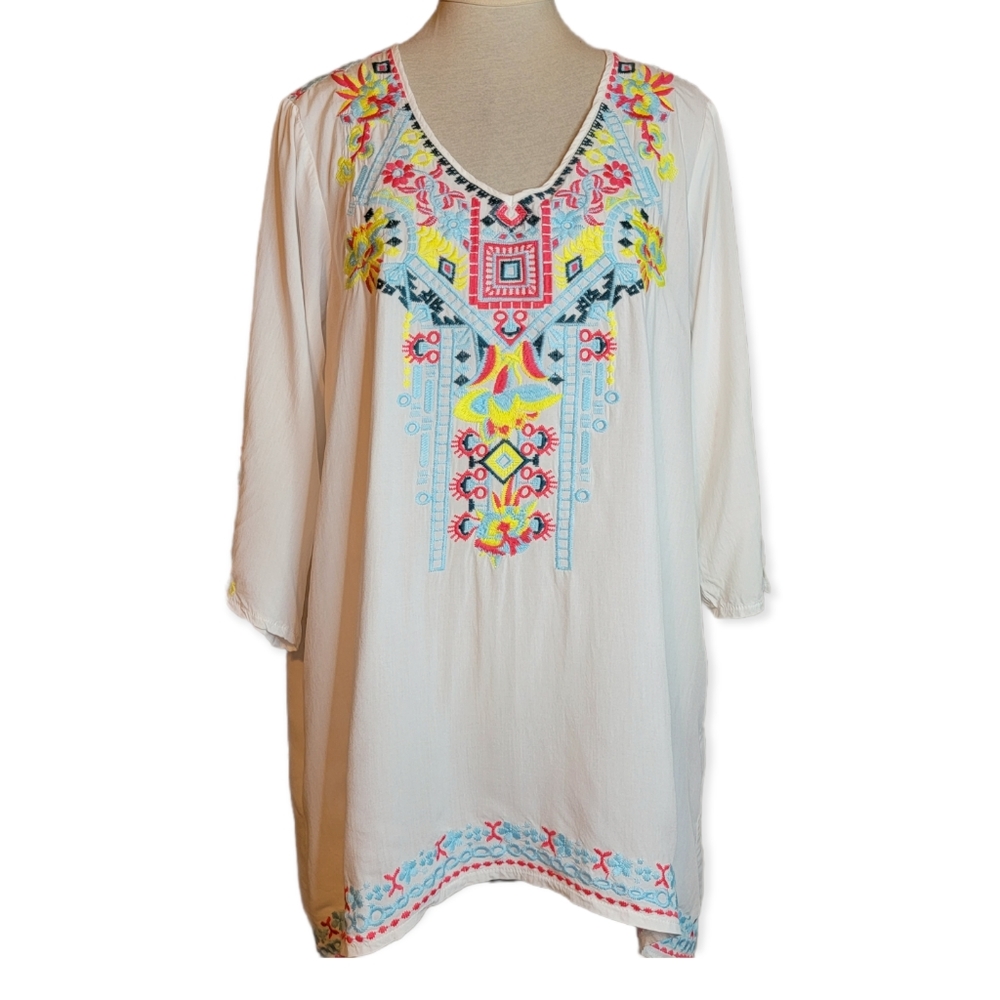 Anthropologie Solitaire white embroidered v-neck boho tunic Rayon top, size M